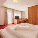 Augarten ノイシュティフト・イム・シュトゥーバイタール